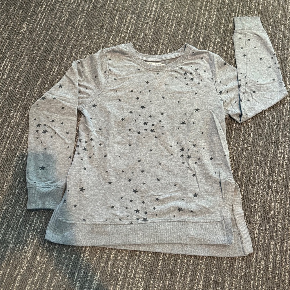 WALLFLOWER Stars Slit Side Thin Sweatshirt